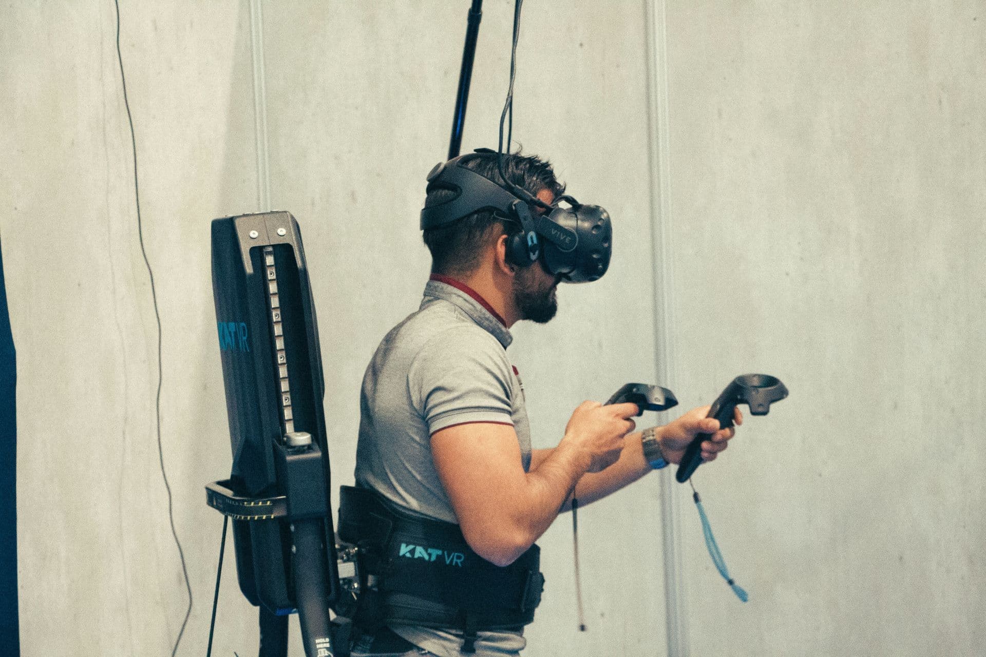 Thrill Safely: Extreme Sports Immersed in Virtual Reality